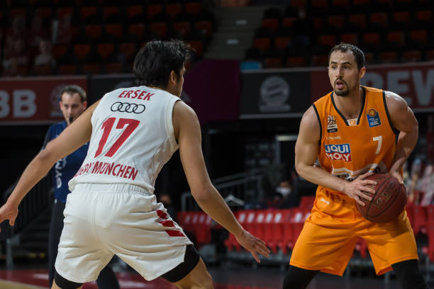 和服务业的 和服务业的