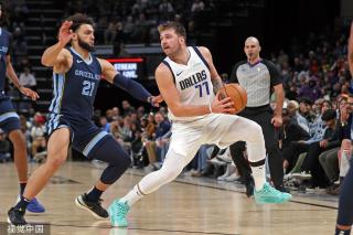 赛场上保持 赛场上保持